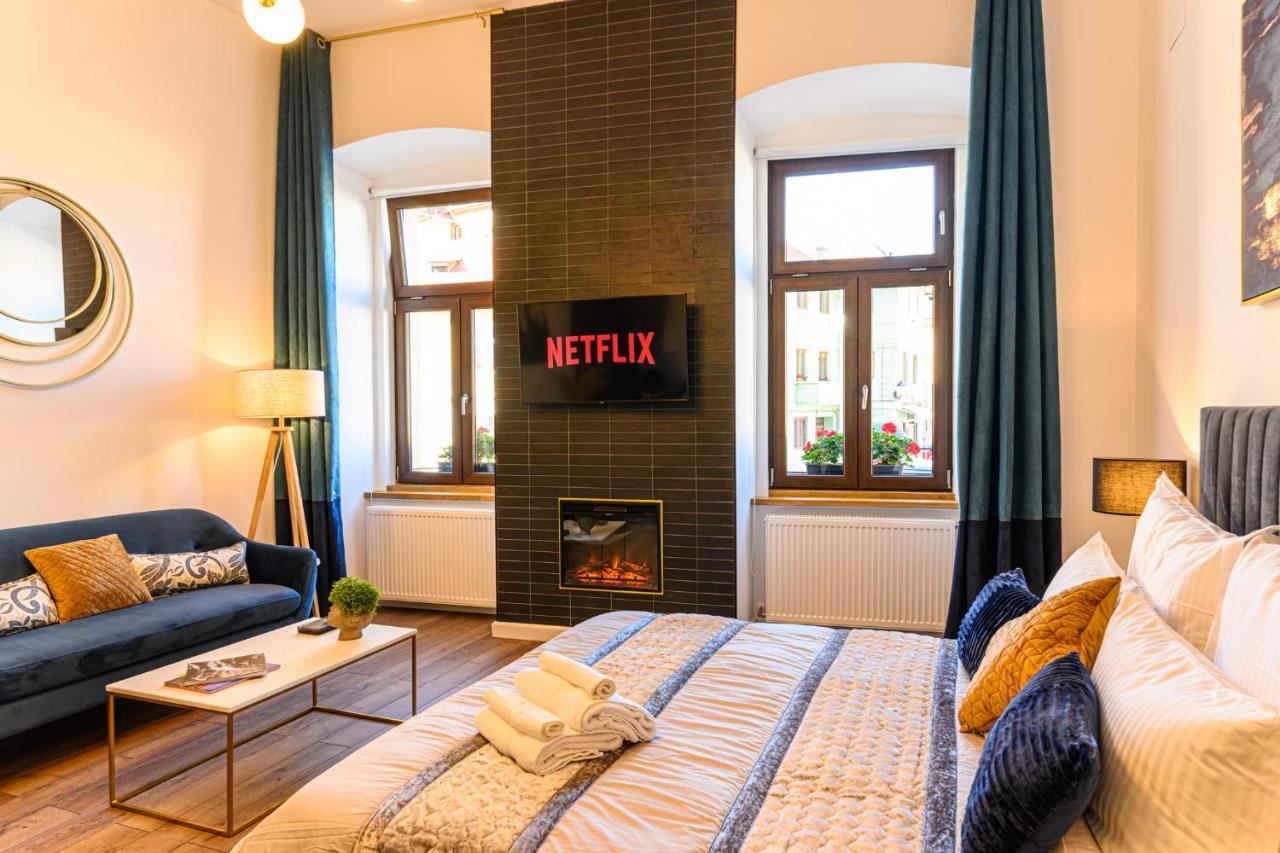 Uptown Deluxe Apartment Brasov Luaran gambar