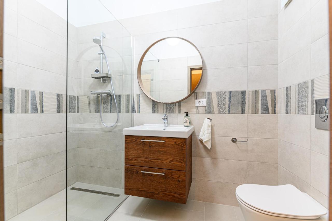 Uptown Deluxe Apartment Brasov Luaran gambar
