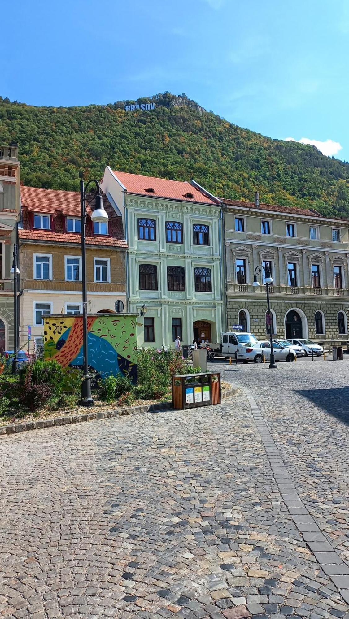 Uptown Deluxe Apartment Brasov Luaran gambar